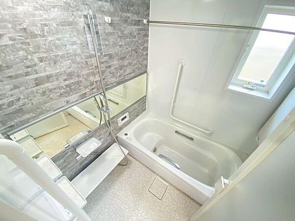 一日の疲れを癒してくれる快適なゆったりサイズのユニットバス。