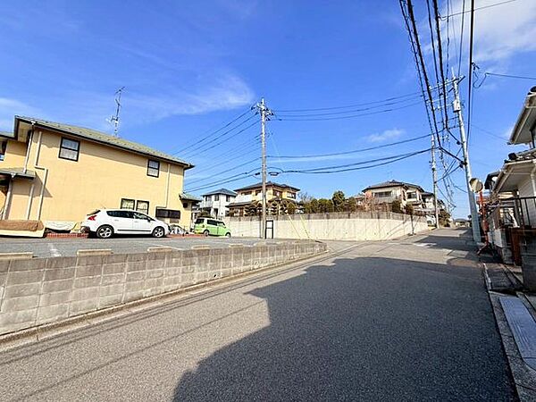 6ｍ公道に面し開放的！！