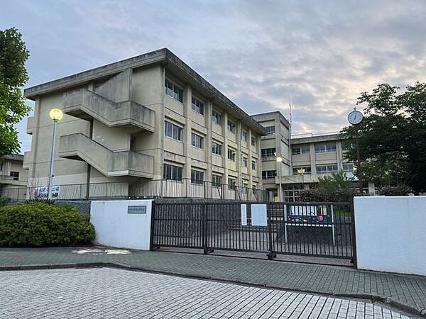 千葉市立泉谷中学校 徒歩7分。 500m