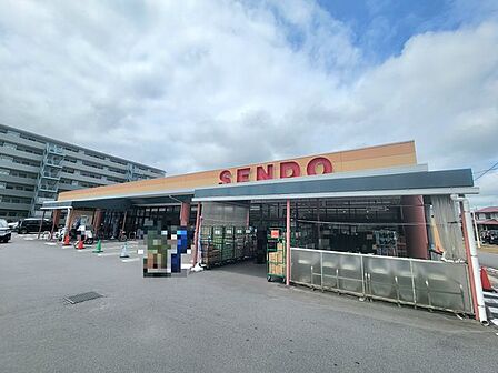 せんどう土気店 徒歩8分。 650m