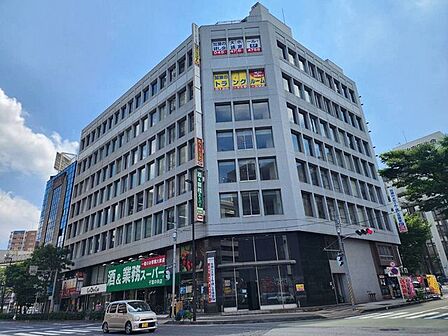 業務スーパー千葉中央店 徒歩8分。 600m