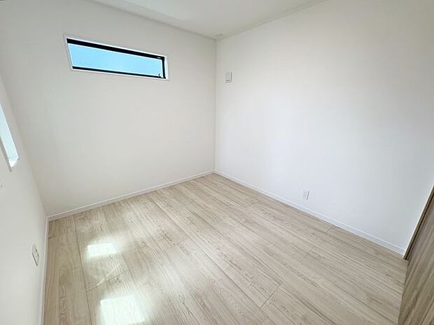 子供部屋にぴったりな洋室。明るい空間で成長を見守ります