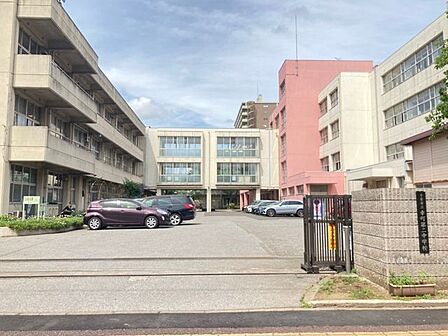 千葉市立幸町第二中学校 徒歩9分。 680m