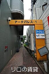 16 / 23