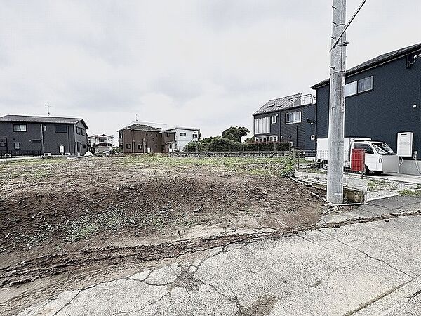 周囲の環境と調和しながら、自分らしい暮らしを自由に描き出せるゆとりある広さが魅力の敷地です。