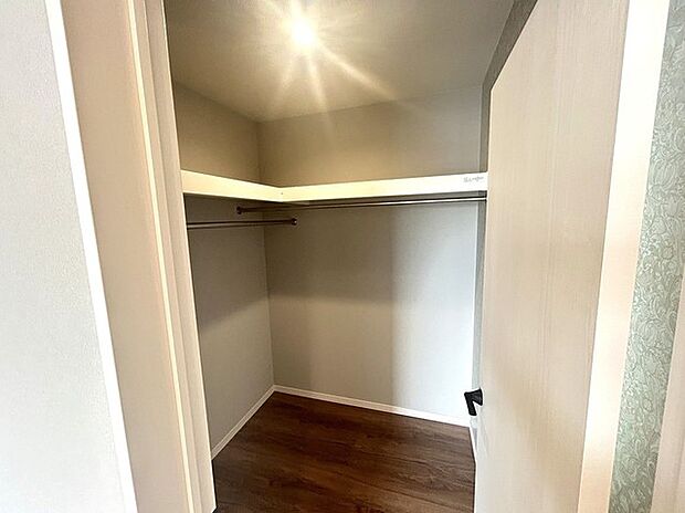 収納上手さんの御用達、大型ウォークインクローゼット。