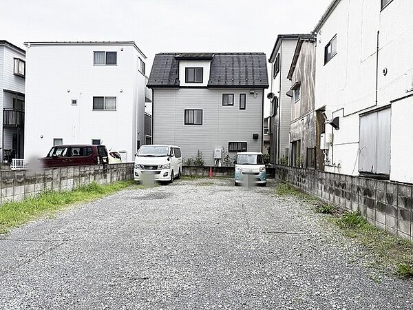 周辺の環境と調和した、落ち着きのある広々とした敷地が日々の暮らしにゆとりをもたらします。