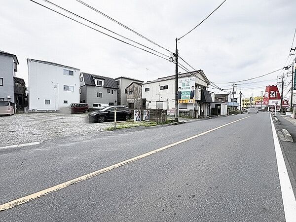 周辺の環境が整い、落ち着いた時間が流れる街並みに位置する暮らしの拠点です。