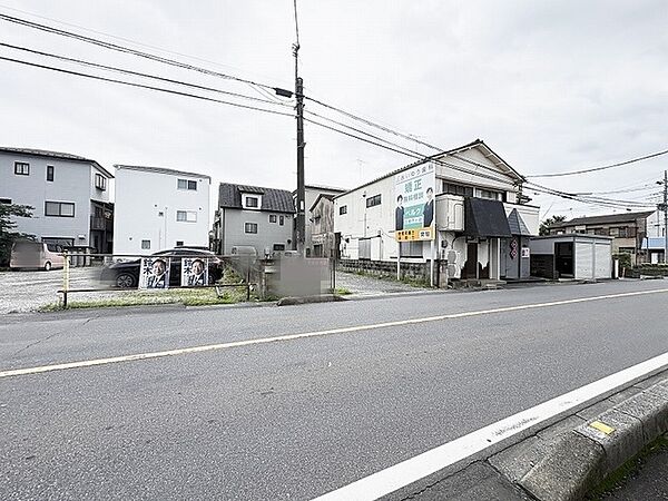周囲の環境に溶け込みつつ、将来の可能性を感じさせる落ち着いた佇まいです。