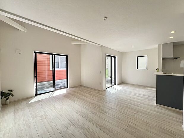 家族が自然に集りそうな広さが魅力のLDK。