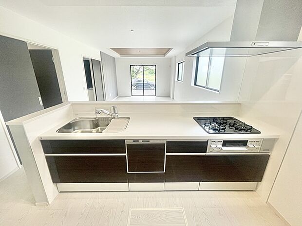 対面キッチンがご家族の温かい時間を演出。