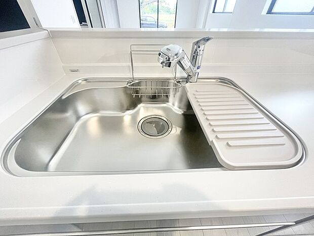 気になる位置の汚れもこの蛇口ならいつも清潔にさっと流せます。