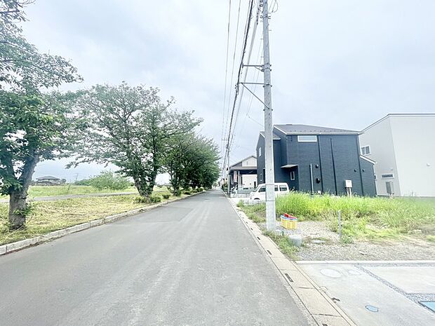 道路は6ｍほどになると駐車の際の停めやすさがかなり違ってきます。 
