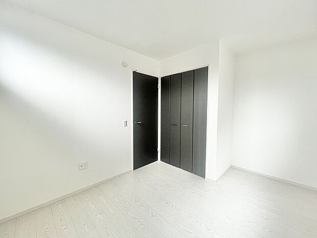 部屋ごとに設けた収納は、住みやすさへのこだわり。