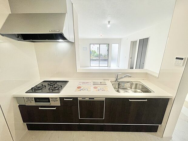 対面キッチンがご家族の温かい時間を演出。