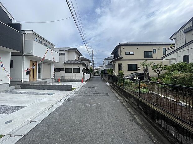 幅員こそやや狭くても、その分交通量が少なくて安心。