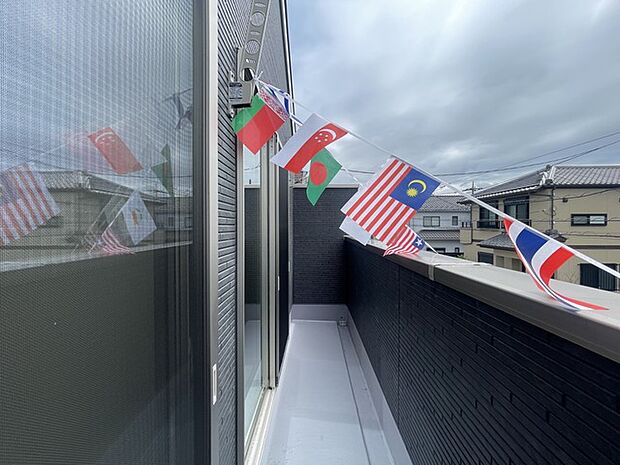 ゆとりの広さを確保したバルコニー。お布団を干すのも、この広さならラクラク。