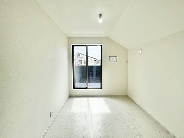 広々バルコニーから、たっぷり太陽の恵みが得られます。