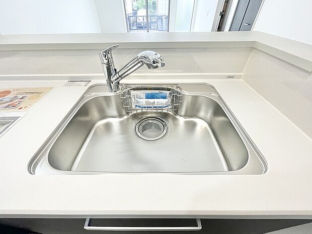 気になる位置の汚れもこの蛇口ならいつも清潔にさっと流せます。