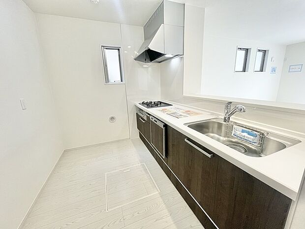 対面キッチンがご家族の温かい時間を演出。 