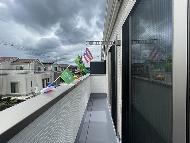 ゆとりの広さを確保したバルコニー。お布団を干すのも、この広さならラクラク。