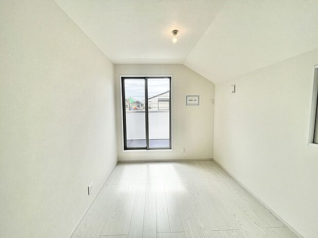 広々バルコニーから、たっぷり太陽の恵みが得られます。