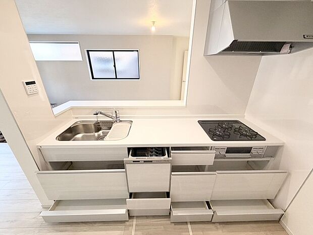 洗練されたミニマルデザインが、心地よい空間を演出します。