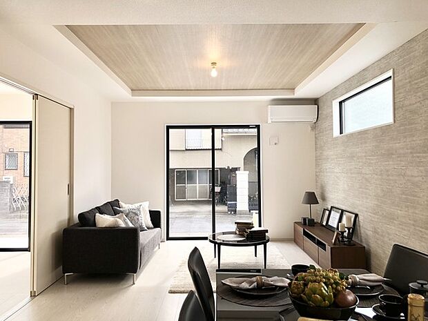 ご家族みんながゆったりくつろげる広々リビング。 