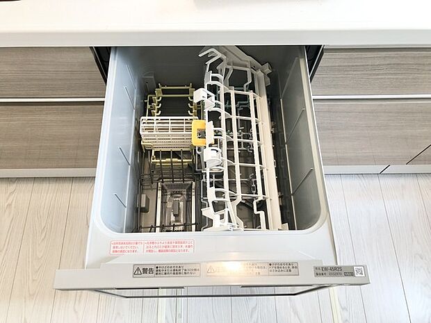 環境にも手にも優しい、食器洗乾燥機付のキッチン。 