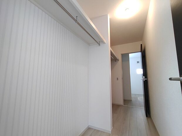 まるで注文住宅のようなウォークスルークローゼット