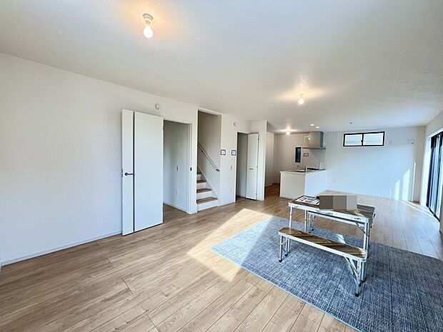 ご家族みんながゆったりくつろげる広々リビング。 