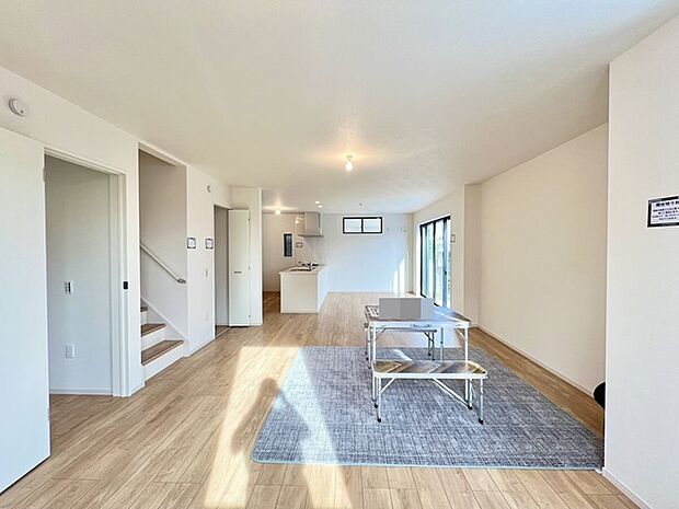 家族の動線が分かりやすいと定評のあるリビングイン階段を採用したプラン。 