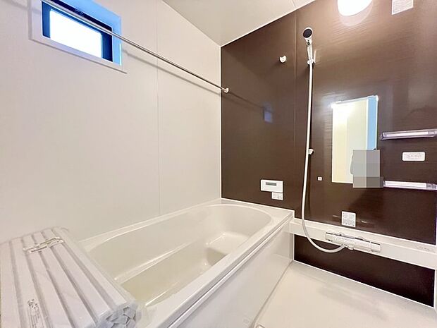 半身浴もゆっくり楽しめるベンチバス仕様。 