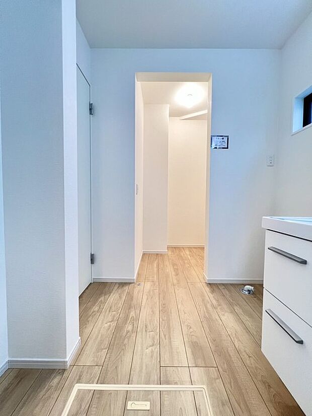 お風呂に入るときに重宝するリネン庫。 