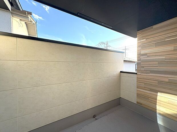 インナーバルコニー（雨の日でも洗濯物をぬらさずにすみます。）