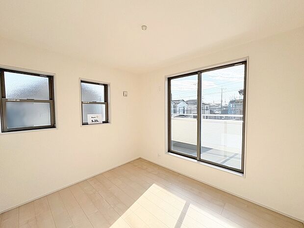 2階部分のお部屋の日当たりは、ご覧の通り明るいです。