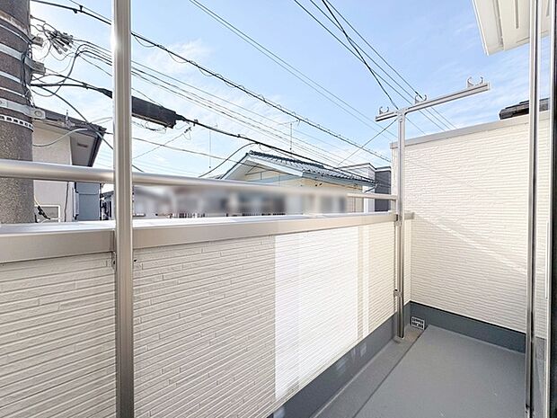 南向きバルコニーでお洗濯ものはいつもカラッと乾きます。 