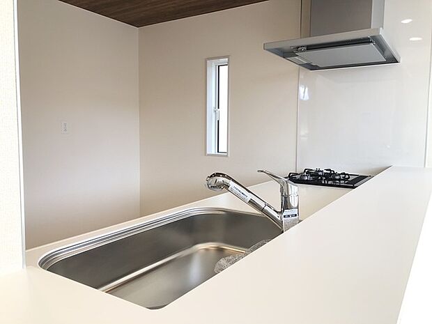 奥行のあるキッチンカウンターが嬉しいですね