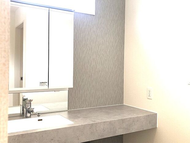 ちょっとお洒落な洗面台です。毎朝の支度が楽しみですね。