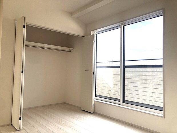 3階の5.25帖の部屋です。