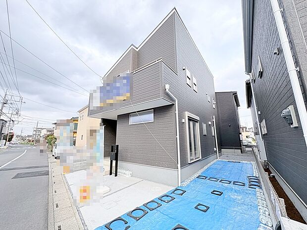 住まいと街並みが調和する、落ち着きのある佇まい