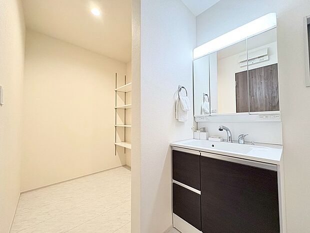 整然とした空間に、機能美が光る水回り。