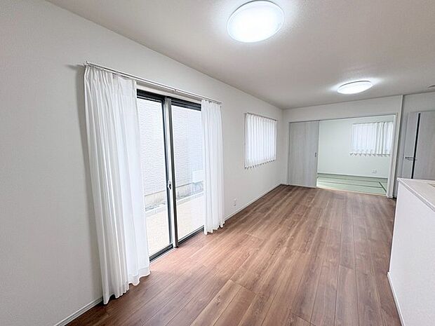 木の温もりを感じる、広々とした心地よい空間