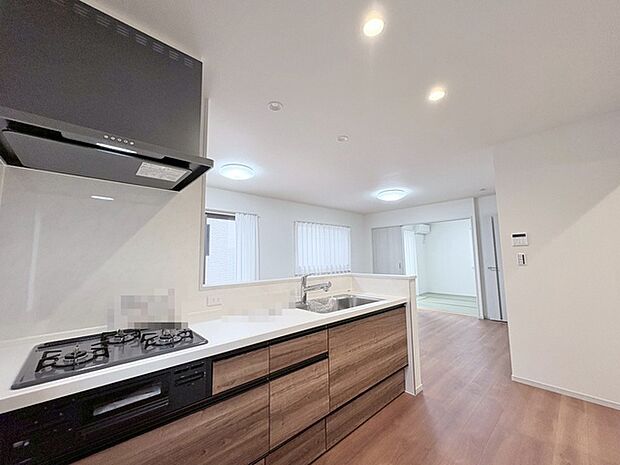 木の温もりと白を基調とした、穏やかな日常を演出する空間