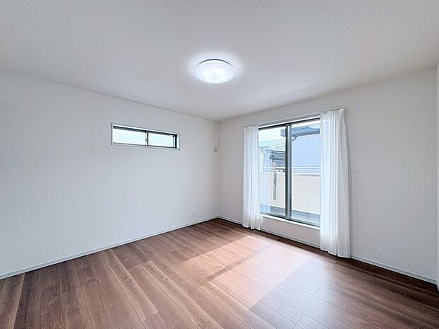 心地よい光が満ちる、広々とした開放感あふれる空間。