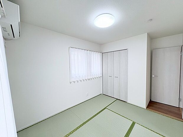 和の趣と明るさが調和した、穏やかな空間