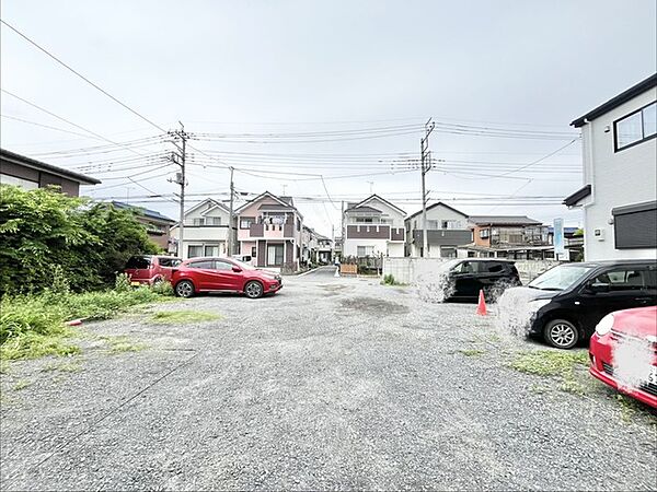 心地よい空の下、静かな街並みに溶け込む住まい。