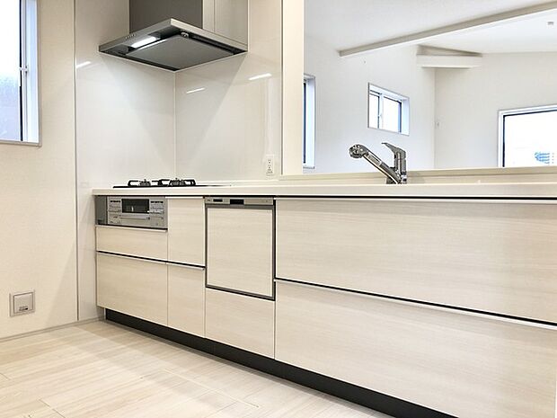 料理をしながらでも、ご家族との会話を楽しめる対面キッチン。 