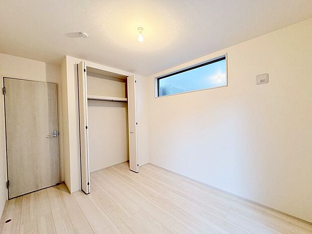 洋室は子供部屋にもちょうどいいサイズ感、5．33帖。 