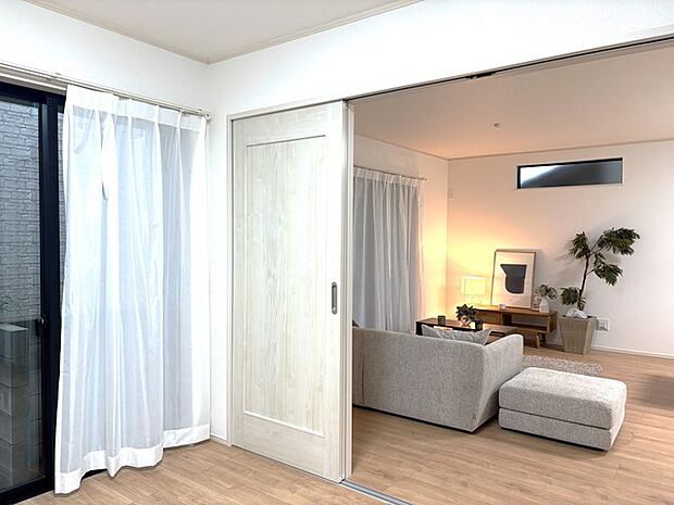 リビング繋がりの洋室